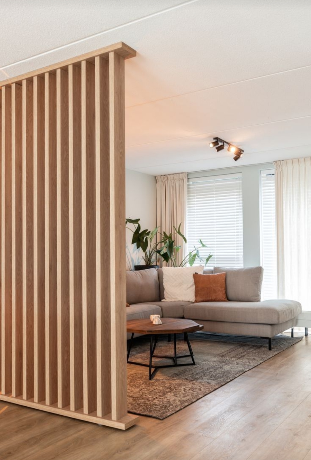 Riflaje la comanda – riflaje din lemn, riflaje perete despartitor sau decorative