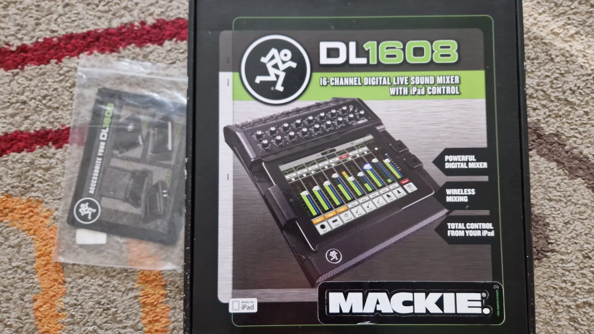 Vând Mixer Digital Mackie DL1608 – impecabil + 2 iPad-uri + Router Apple