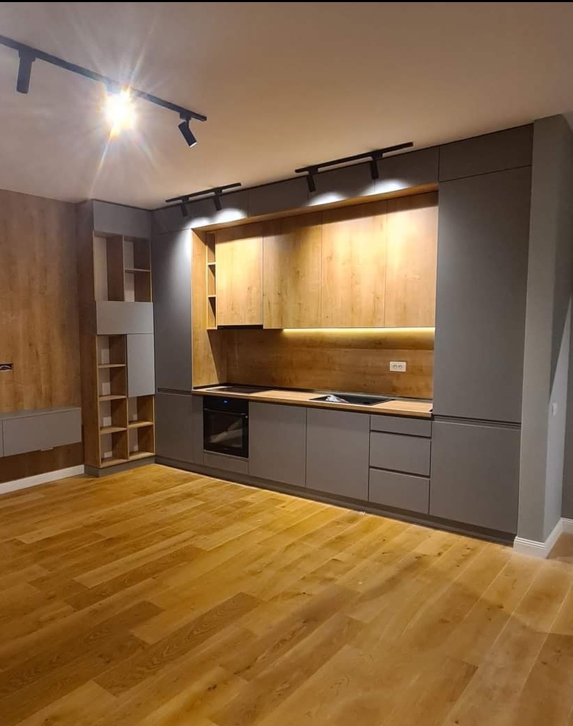 Mobilă la Comandă: Bucătării, dressinguri, living si dormitor