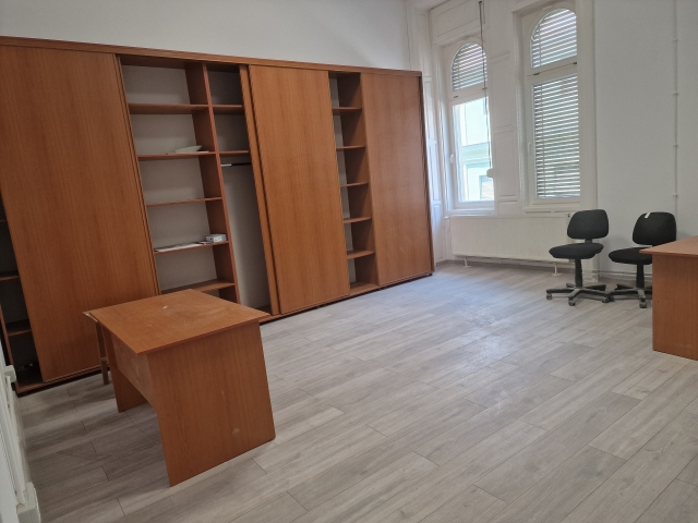 Inchiriez spatiu de birouri 5camere,140mp,Timisoara,Tribunal,1.960euro