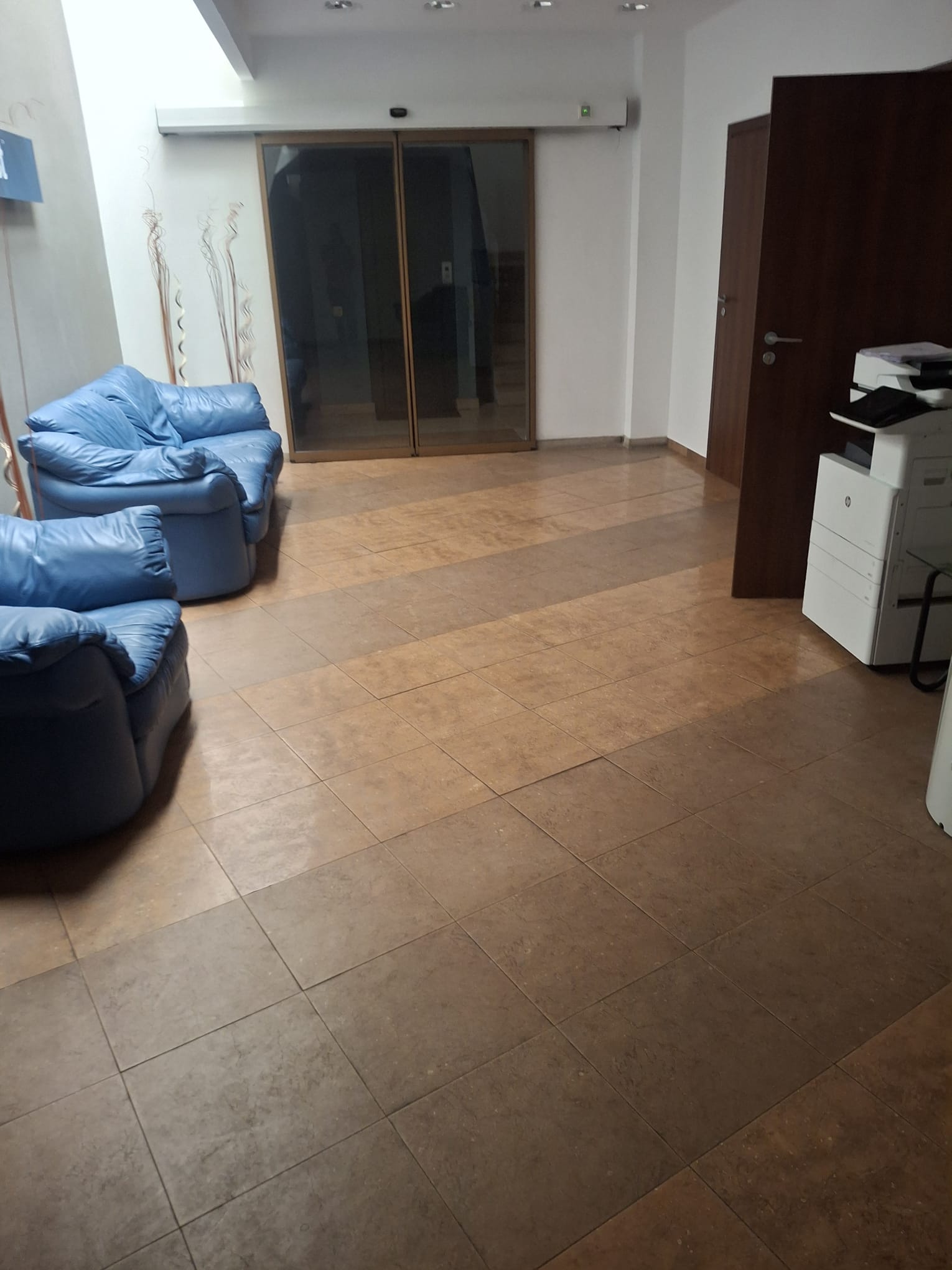 Inchiriez spatiu de birouri, zona Metrou Brancoveanu, 260mp, 10euro