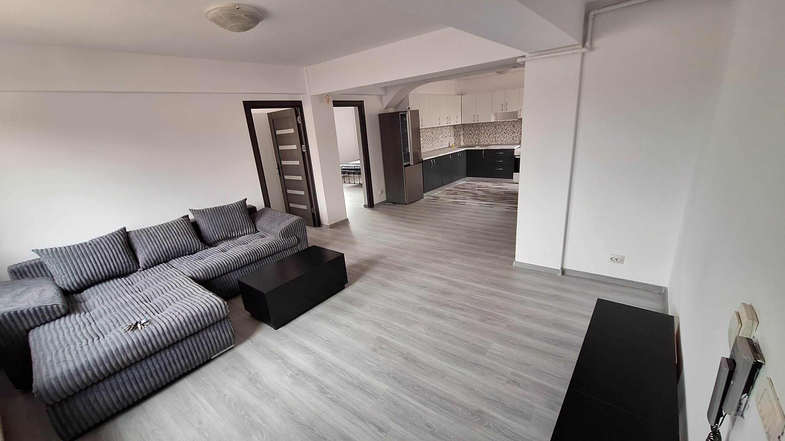 Proprietar inchiriez 3camere in vila