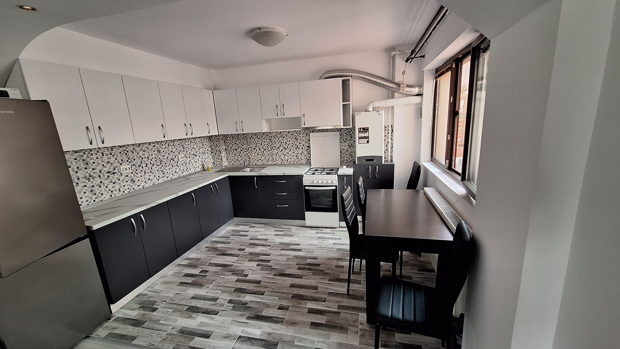 Proprietar inchiriez 3camere in vila