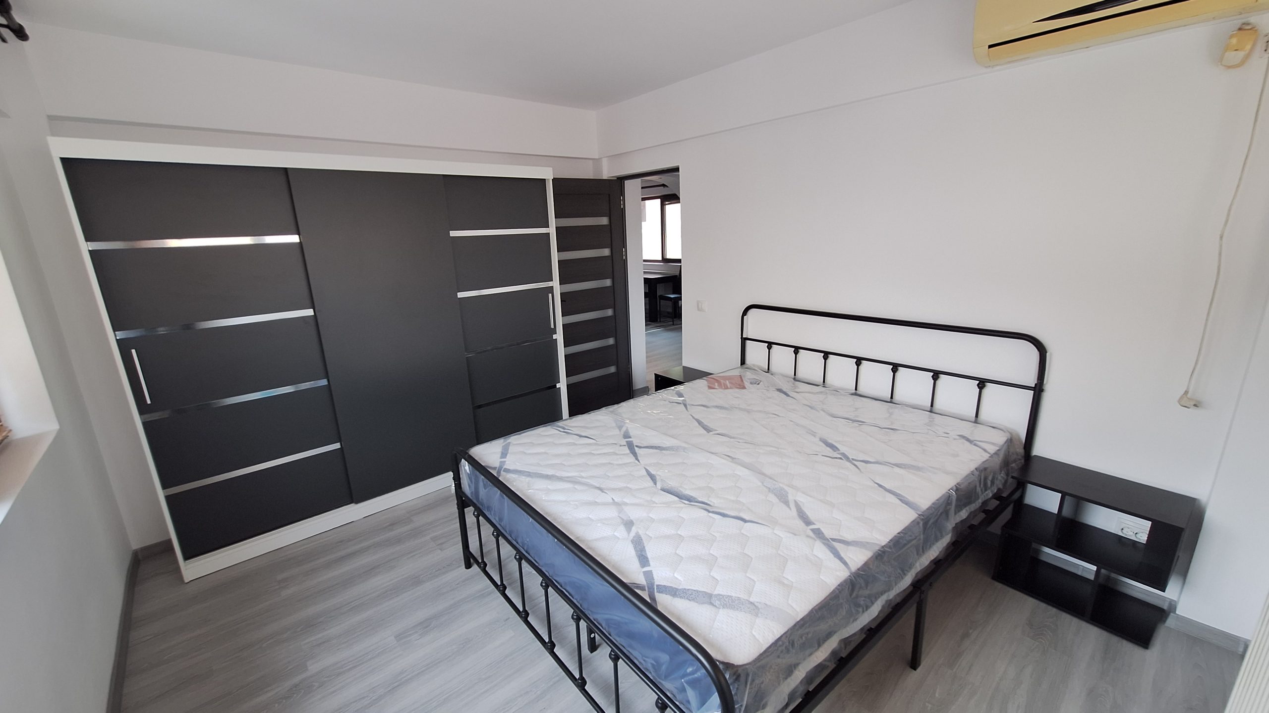 Proprietar inchiriez 3camere in vila