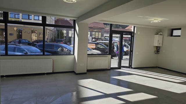 Inchiriez spatiu comercial 70mp utili,Centrul Civic, Brasov, 1.500euro