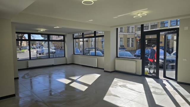 Inchiriez spatiu comercial 70mp utili,Centrul Civic, Brasov, 1.500euro