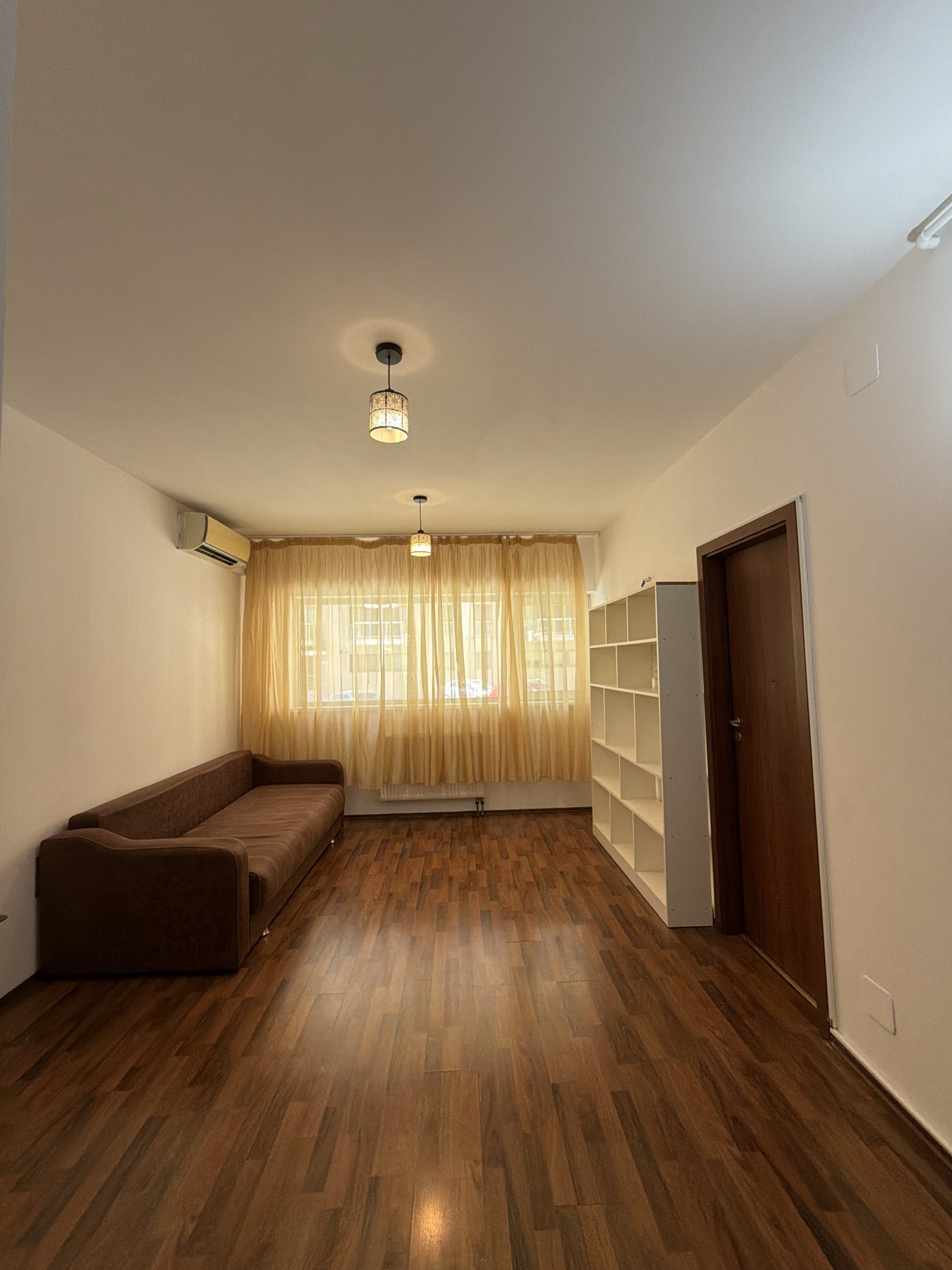Garsonieră 32 mp | Bloc 2012 | Renovată | 5 min Metrou 1 Decembrie | Titan