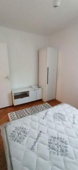 Apartament o camera cu bucatarie open space