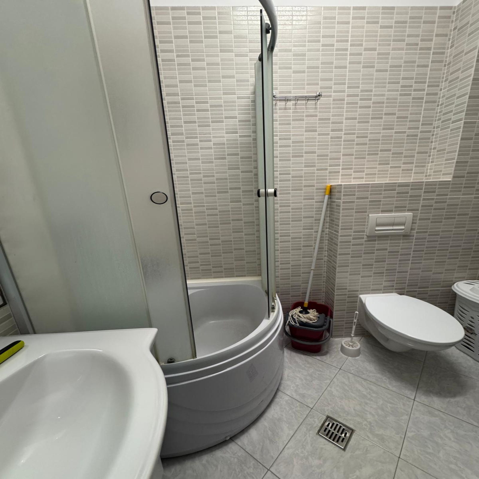 Proprietar, închiriez ap. cu o cam., în Iași, zonă centrală, Palas Lazăr-Residence.