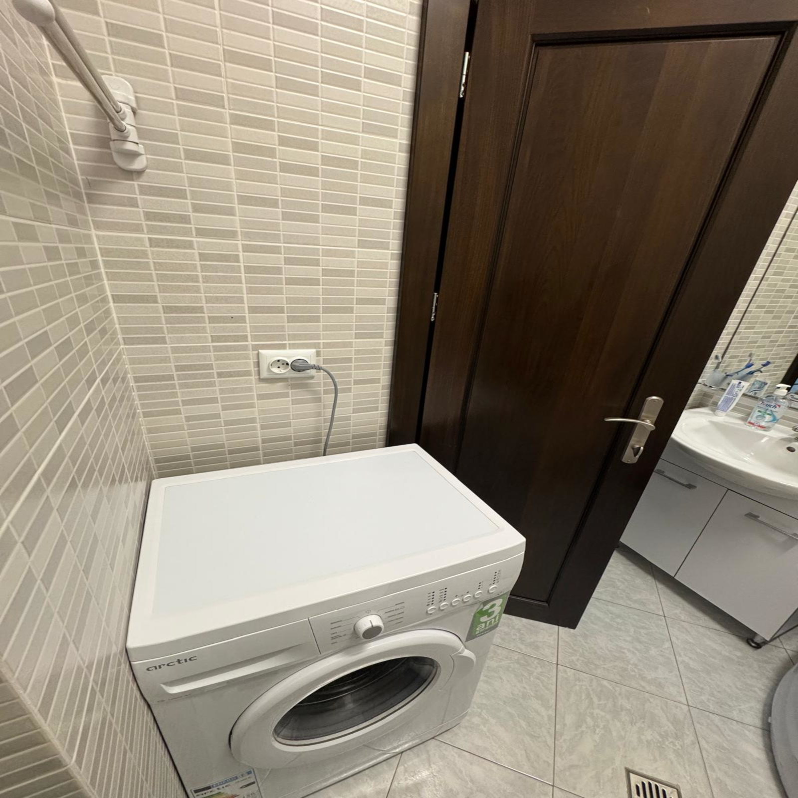 Proprietar, închiriez ap. cu o cam., în Iași, zonă centrală, Palas Lazăr-Residence.