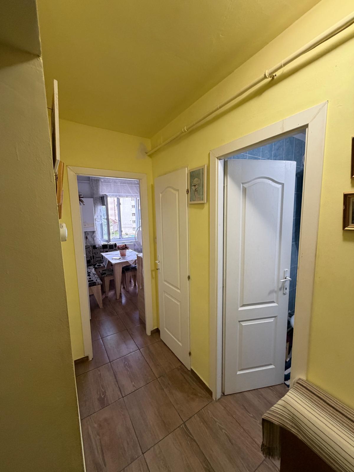 Apartament 2 camere decomandat – Micro 6, Str. Tineretului – proprietar
