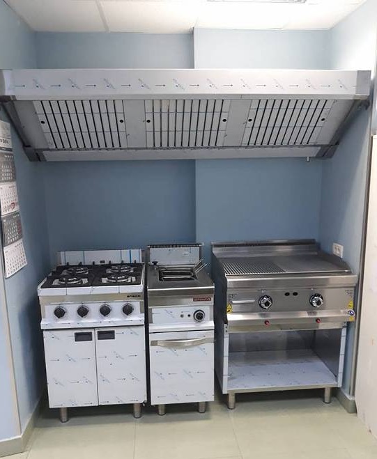 FABRICAM LA COMANDA – ECHIPAMENTE INOX: HOTE * MESE* SPALATOARE*DULAPURI *RASTELE*VITRINE AUTOSERVI