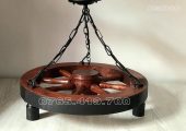 Candelabru din roata de lemn