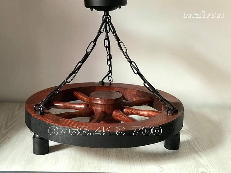 Candelabru din roata de lemn
