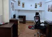 Închiriez camera demisol
