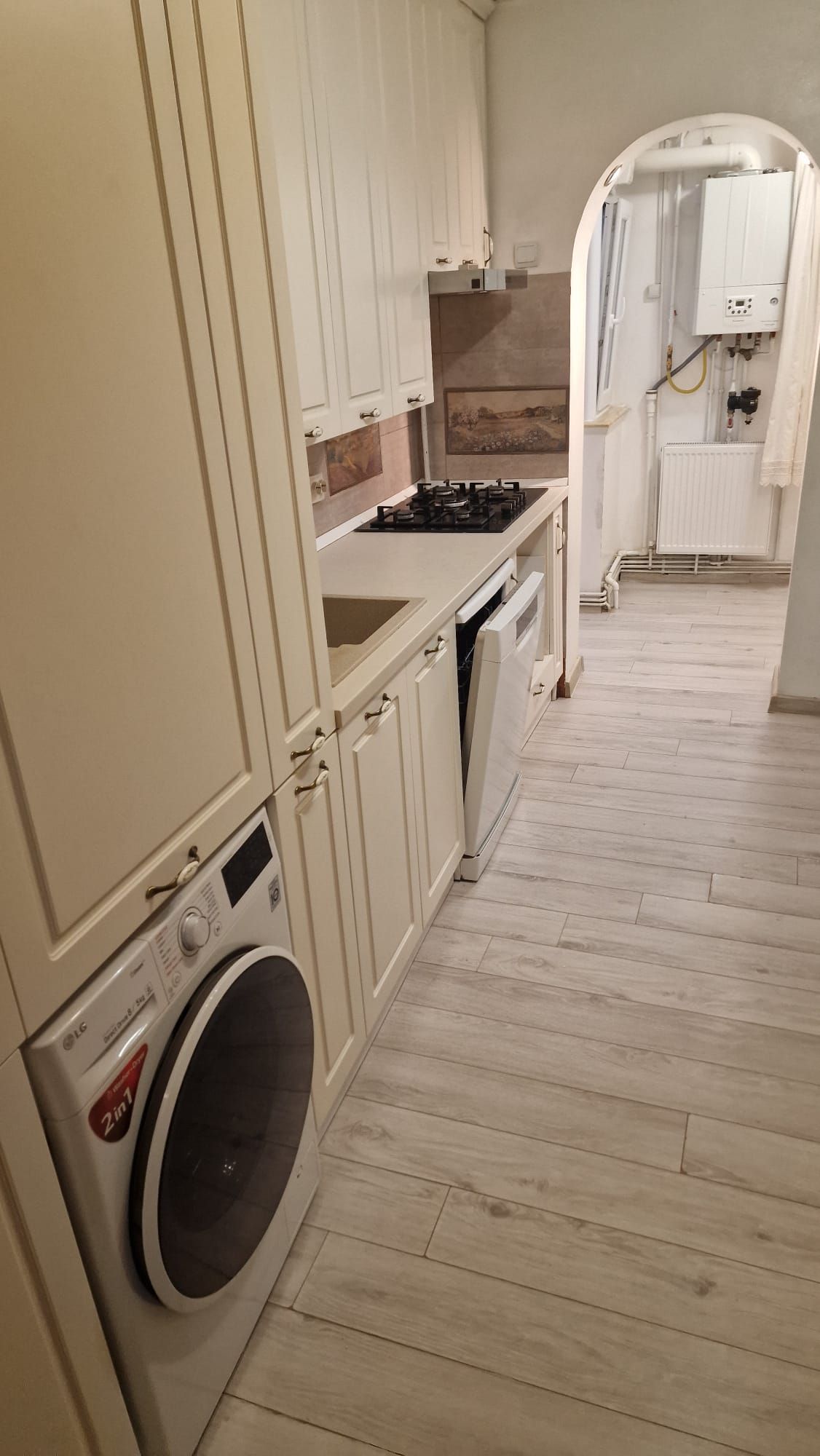 Vând apartament 3 camere, decomandat, in Galata 1 (str.Vamasoaia), doua băi, mobilat/utilat, liber