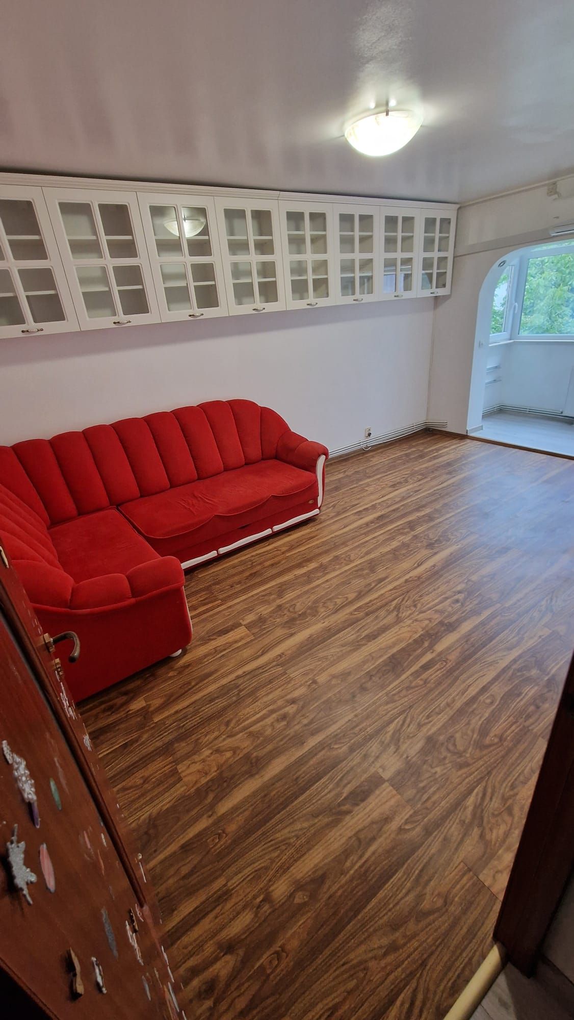 Vând apartament 3 camere, decomandat, in Galata 1 (str.Vamasoaia), doua băi, mobilat/utilat, liber