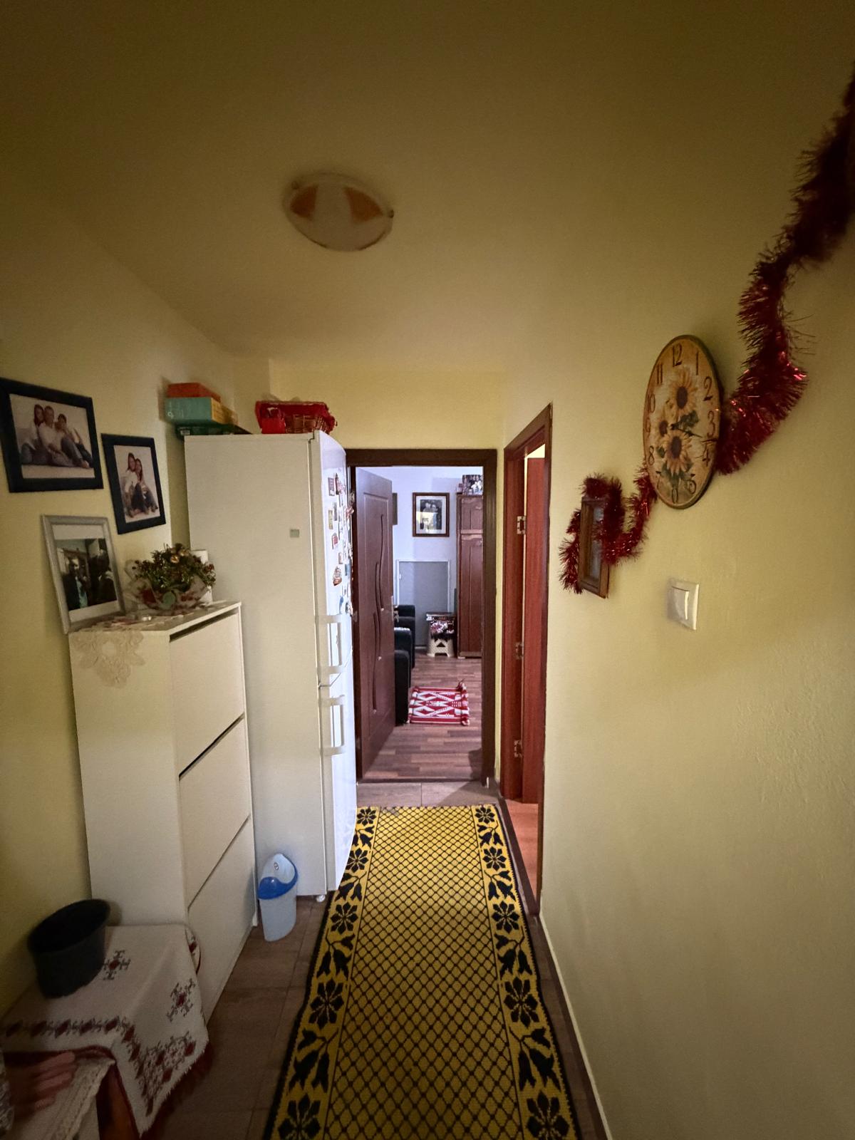 Proprietar, vand apartament 2 camere decomandat– Targoviste, Micro 6, Str. Tineretului