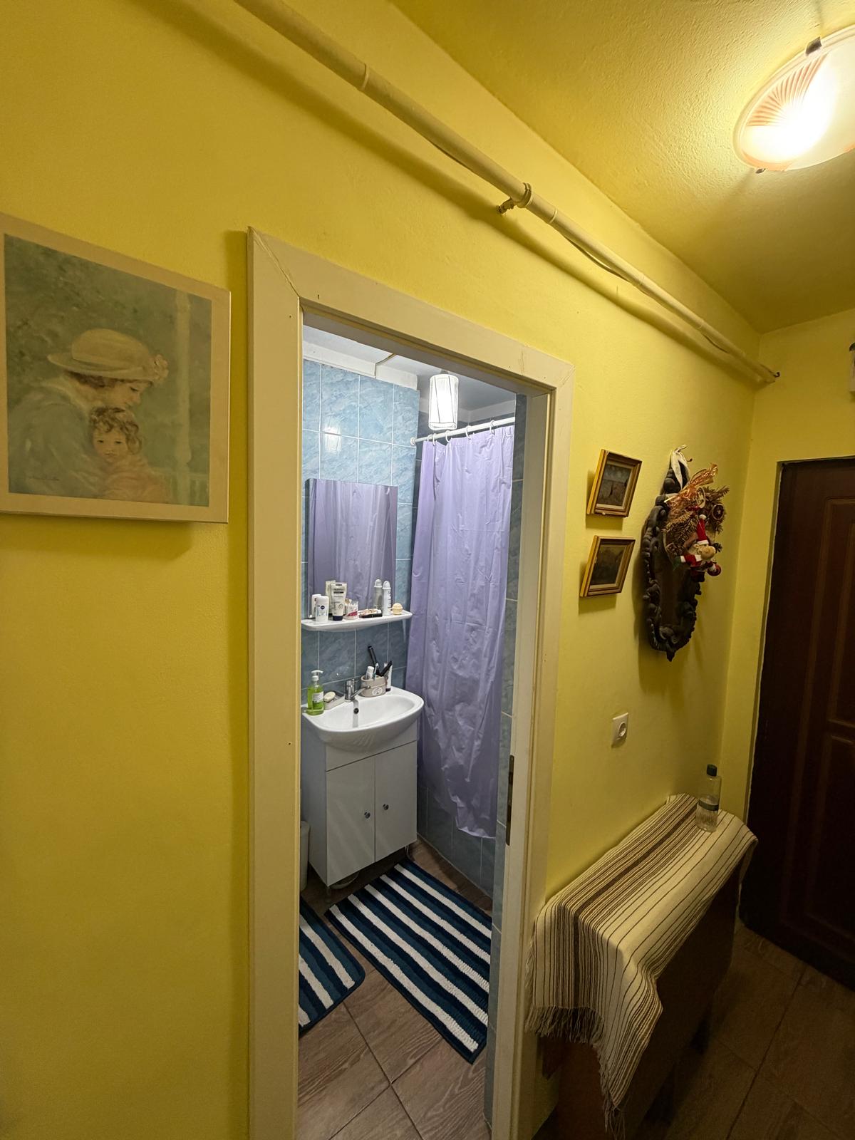 Proprietar, vand apartament 2 camere decomandat– Targoviste, Micro 6, Str. Tineretului