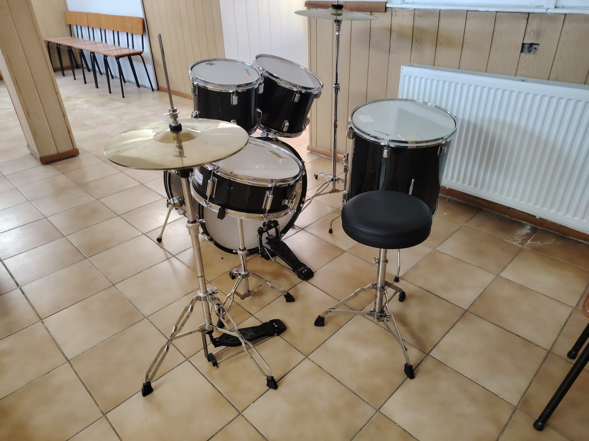 Set de tobe Startone, complet, în stare foarte bună.