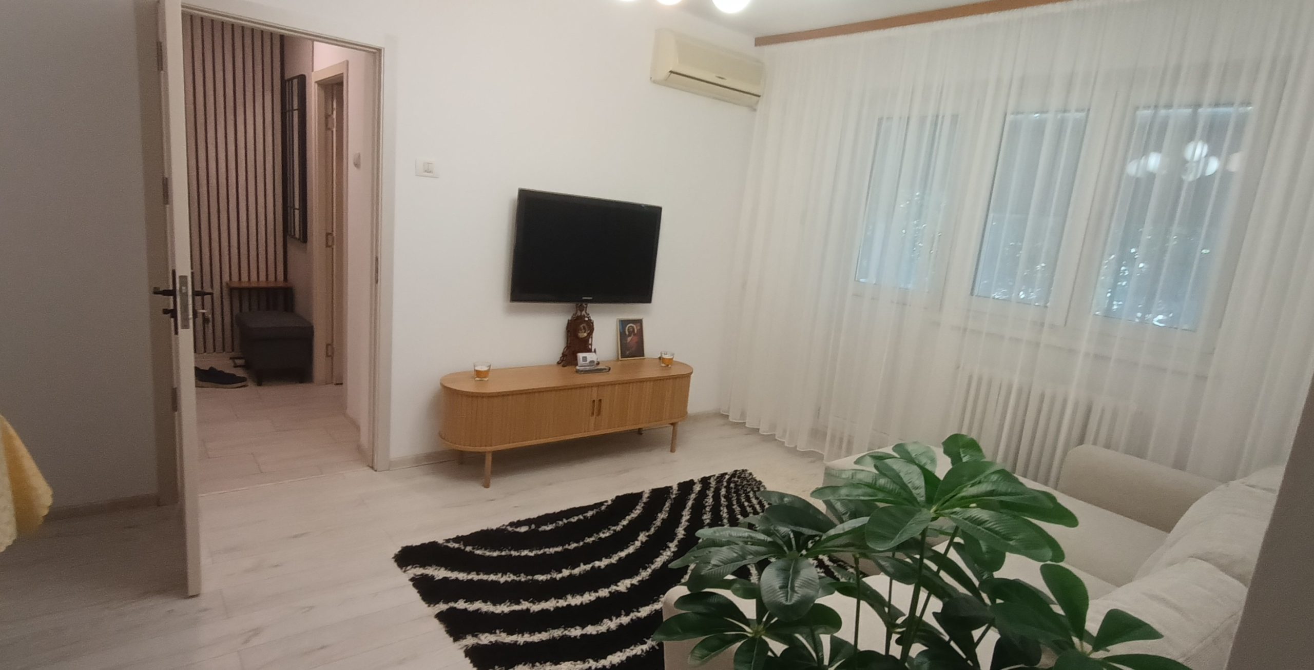 Închiriez apartament renovat 2 camere