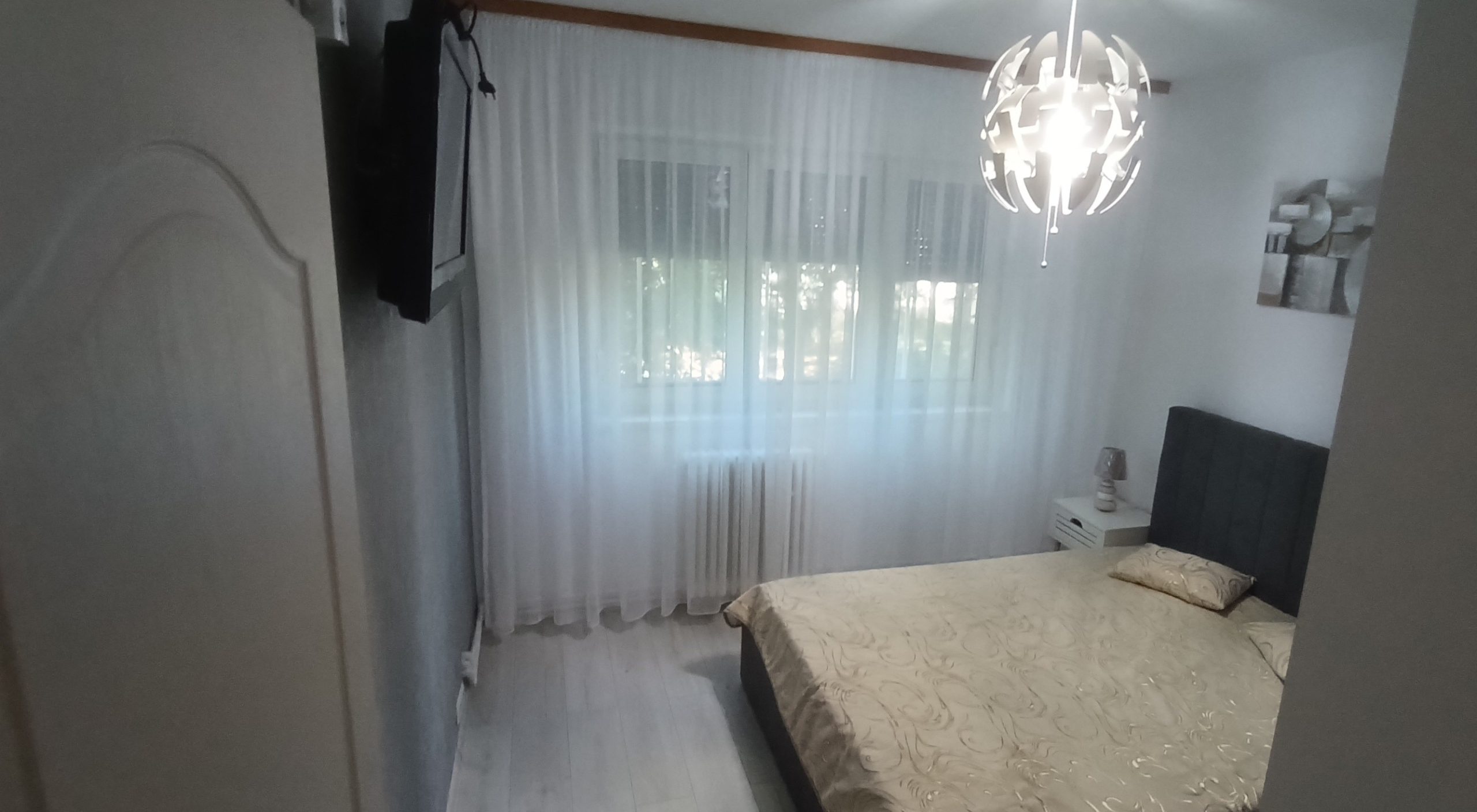 Închiriez apartament renovat 2 camere